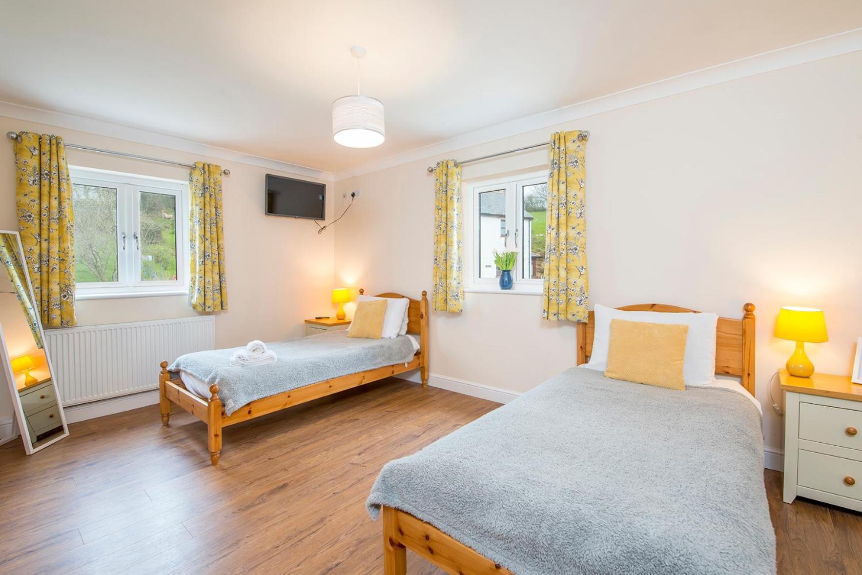 Luxury Cottage With Private Indoor Hot Tub+Woodlands Llanfyrnach Esterno foto